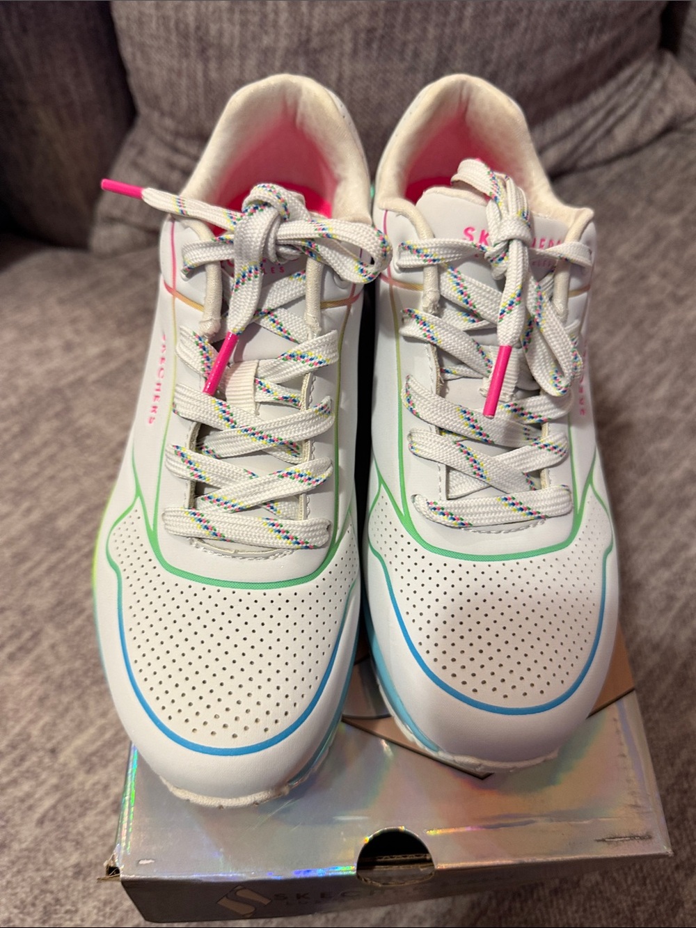 Skechers Pop Of Sunshine size 6-1:2 white like new